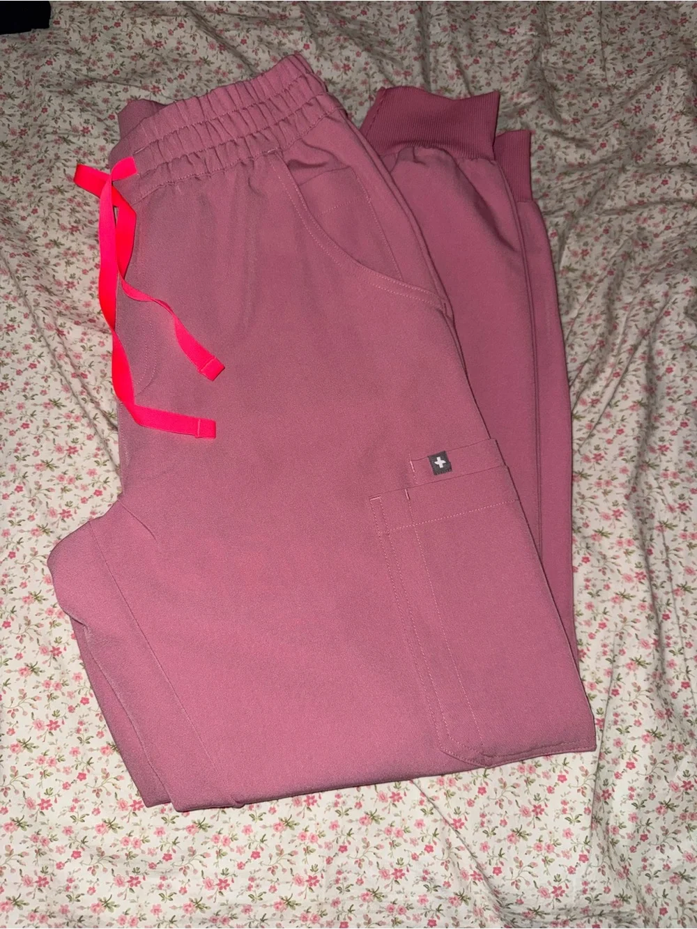 Figs Chalk Pink Scrub Set - Picture 6 of 8